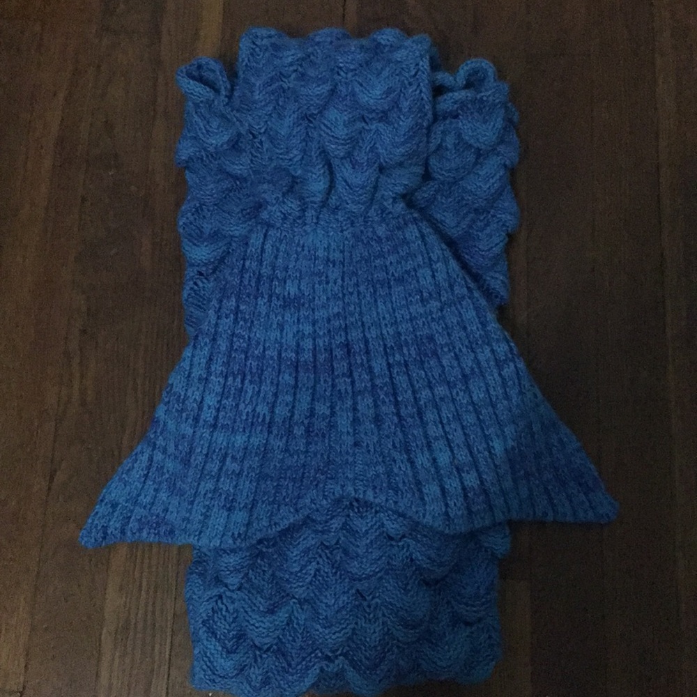 Blue mermaid blanket